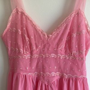 Vintage 1970s pink lace negligee/night dress